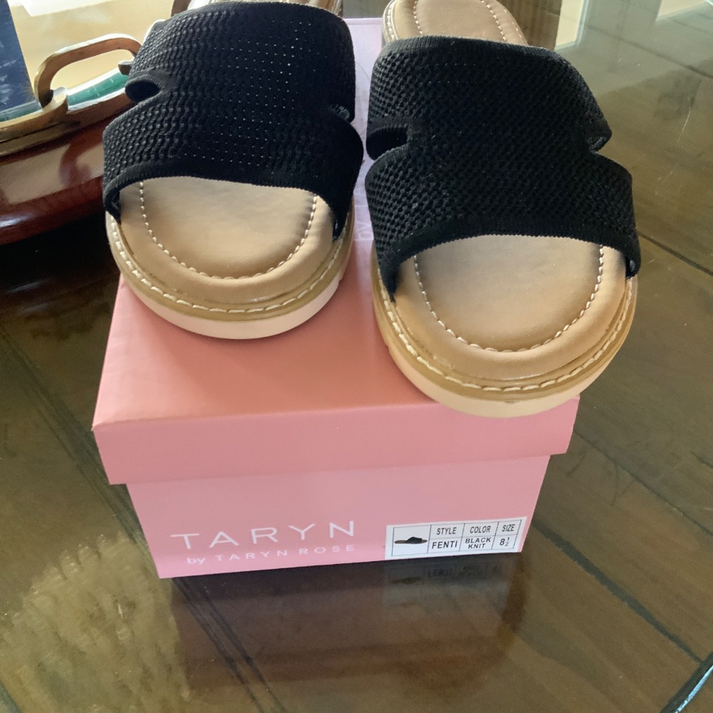 Taryn Fenton Black Sandals - Picture 2 of 4